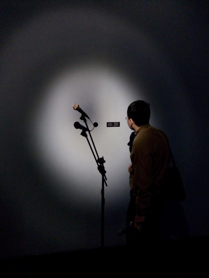 Chiếc micro được cha đẻ của Slam thơ - Marc Smith sử dụng trong lần đầu tổ chức SLAM thơ đầu tiên.