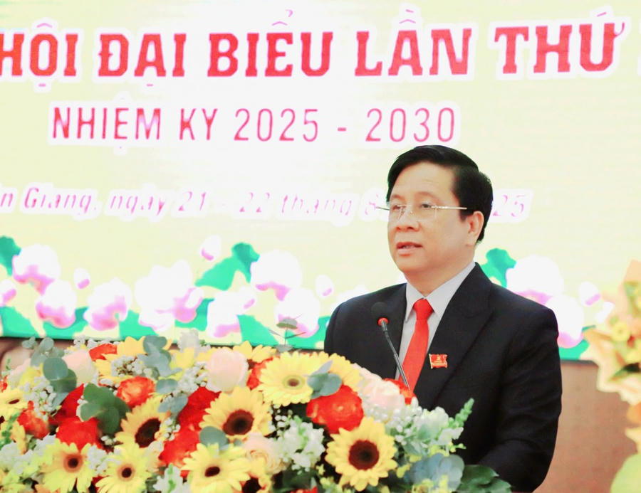 Ông Hồ Văn Mừng, Chủ tịch UBND tỉnh An Giang phát biểu tại đại hội