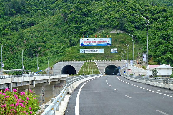 Hầm đường bộ Đèo Cả. Ảnh: Báo Khánh Hòa