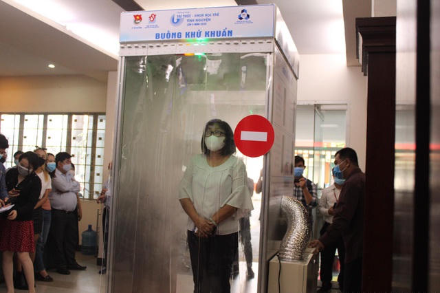 Sau 5 ngày ra mắt, sản phẩm buồng khử khuẩn được nhiều đơn vị, cá nhân quan tâm liên hệ đặt hàng. Tuy nhiên hiện tại, đơn vị sản xuất tạm ngừng tiếp nhận vì vượt quá năng lực thực hiện