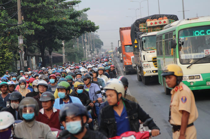 Kẹt xe trên quốc lộ 1A.