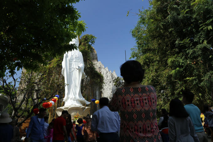 Gửi tâm nguyện ngày đầu năm hi vọng những điều tốt lành mình cầu khấn sẽ thành hiện thực trong năm mới.