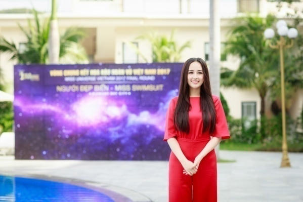 Mai Phương Thúy là giám khảo chấm phần thi phụ Người đẹp Biển, diễn ra sáng 3/1 tại Nha Trang.