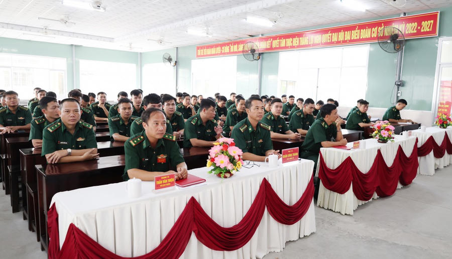 Quang cảnh buổi khai giảng lớp bồi dưỡng.