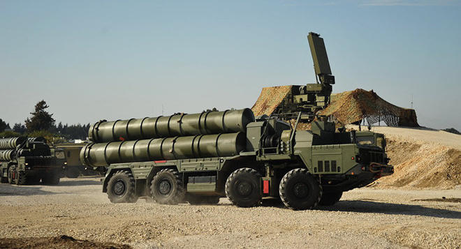 Tổ hợp tên lửa S-400 Nga triển khai tới Syria.