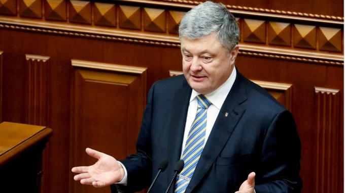 Uy tín Tổng thống đương nhiệm Poroshenko đã sụt giảm mạnh. Ảnh: Reuters