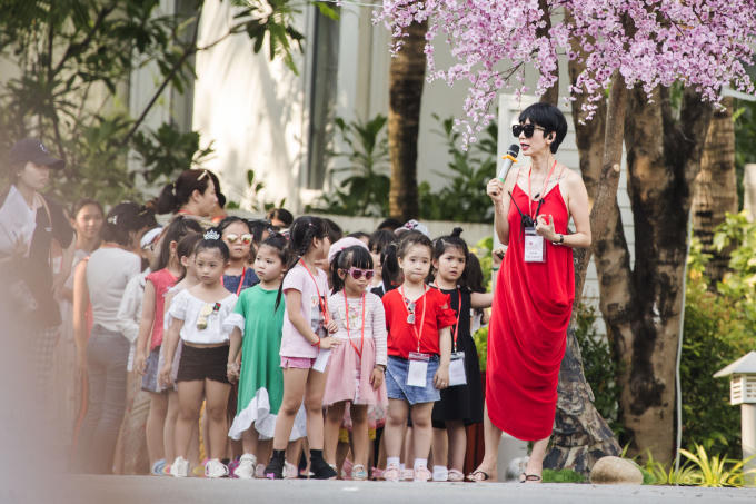 Xuân Lan tổ chức show diễn cho trẻ em tại Top 1 khu nghỉ dưỡng biển sang trọng nhất thế giới tại Đà Nẵng