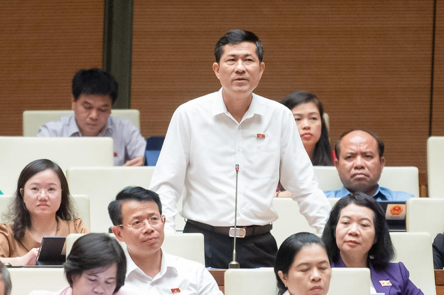 Đại biểu Thái Văn Thành - Đoàn ĐBQH tỉnh Nghệ An phát biểu tranh luận.