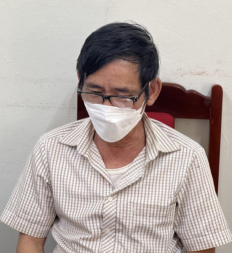 Ông Đàm Quang Thành đang khai báo tại  Công an huyện Thường Xuân   
