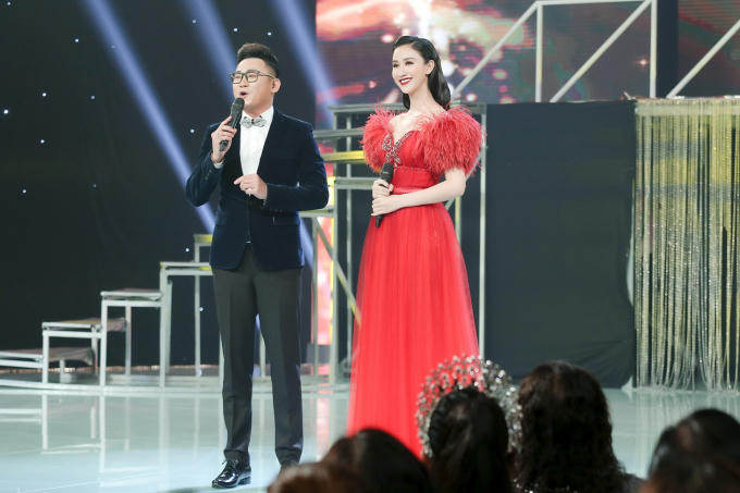 Hà Thu hóa nữ hoàng lửa dẫn dắt chung kết Duyên dáng Bolero 2018