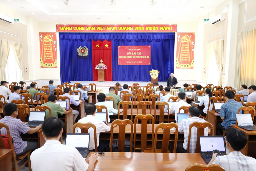 Báo cáo viên triển khai một số nội dung trọng tâm.