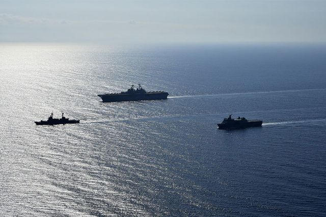Tham gia cuộc tập trân có tàu tấn công đổ bộ USS Wasp của Mỹ cùng các tàu đổ bộ BRP Tarlac và tàu tuần tra ngoài khơi BRP Ramon Alcaraz của Philippines.