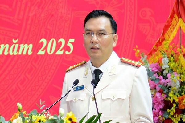Thượng tá Cù Quốc Thắng, Tân Giám đốc Công an tỉnh Ninh Bình phát biểu nhận nhiệm vụ.