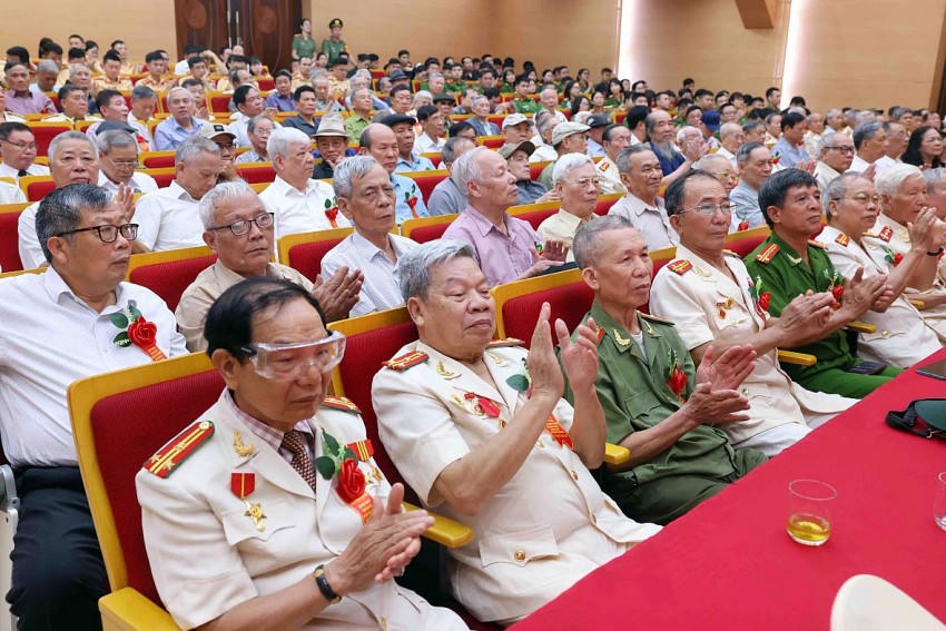 Hội nghị gặp mặt cán bộ Công an Hà Nội chi viện chiến trường miền Nam thời kỳ kháng chiến chống Mỹ cứu nước.