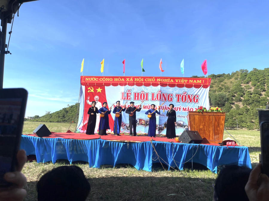 Lồng Tông cũng là lễ hội tiêu biểu của người Tày và đã được công nhận Di sản văn hóa phi vật thể quốc gia và trở thành sản phẩm du lịch đặc thù trong mỗi dịp Tết đến, Xuân về.