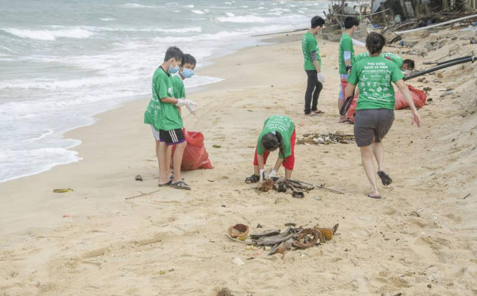 Chưa bao giờ vấn nạn rác thải gây ô nhiễm biển lại gây nhức nhối xã hội đến vậy.