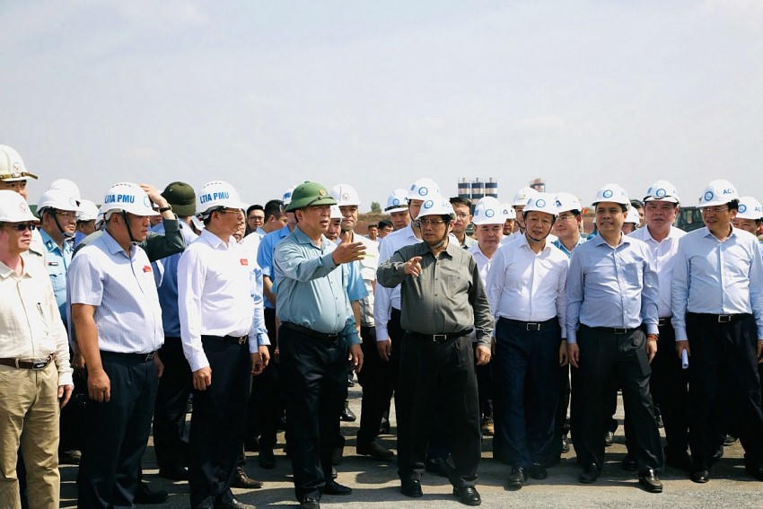 Thủ tướng Phạm Minh Chính kiểm tra tiến độ dự án Cảng hàng không quốc tế Long Thành.