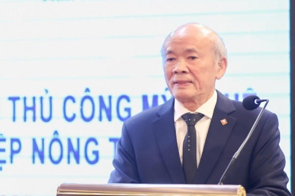 Ông Trịnh Quốc Đạt, Chủ tịch Hiệp hội Làng nghề Việt Nam phát biểu tại hội thảo.