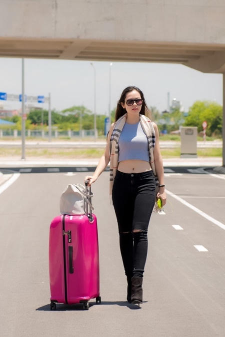 Hoa hậu Việt Nam 2016: Thí sinh miền Nam khoe streetstyle cực chất ở sân bay Cát Bi