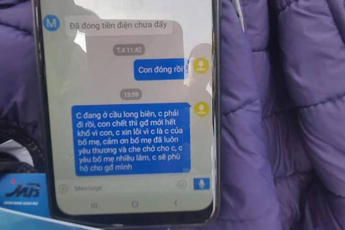 Lời nhắn nam thanh niên để lại tại hiện trường cùng chiếc áo khoác.