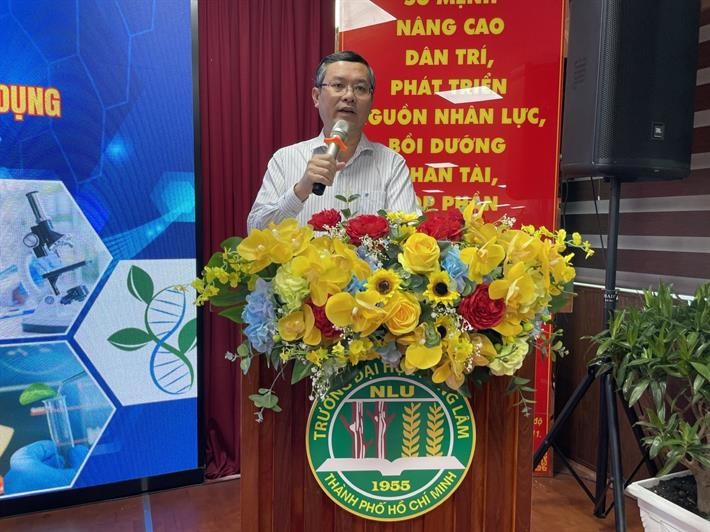 Thứ trưởng Bộ GD&ĐT Nguyễn Văn Phúc chia sẻ tại hội thảo.