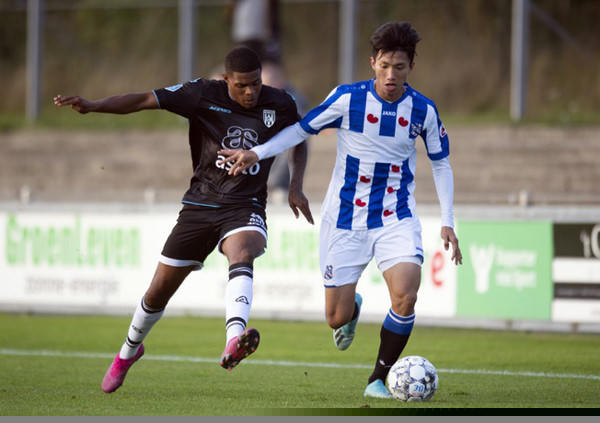 Đoàn Văn Hậu gặp khó ở Heerenveen: Phía trước là bầu trời