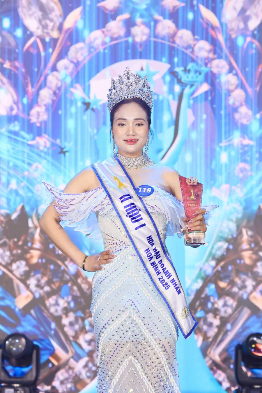 Tân Á hậu 1 cuộc thi "Hoa hậu Doanh nhân Hòa bình - Miss Business Peace 2025" Lường Thị Dinh.