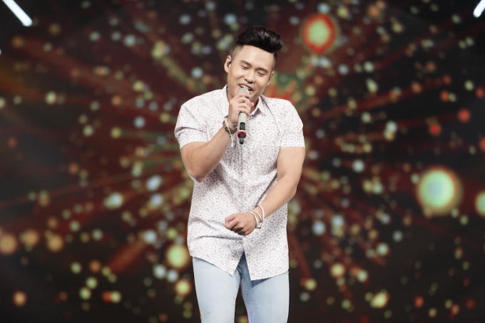 Vietnam Idol 2016: “Chàng trai bún bò” Bá Duy thể hiện “đẳng cấp ca sĩ” trong liveshow đầu tiên