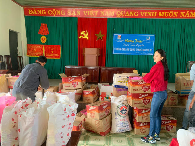 Hà Thu vừa thực hiện chuyến đi từ thiện ý nghĩa tại quê nhà - xã Tam Giang huyện Krông Năng tỉnh Đắk Lắk.