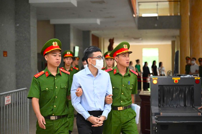 Bị cáo Lê Hải Trà, cựu Phó Tổng Giám đốc Sở Giao dịch Chứng khoán TPHCM. Ảnh: ĐỖ TRUNG