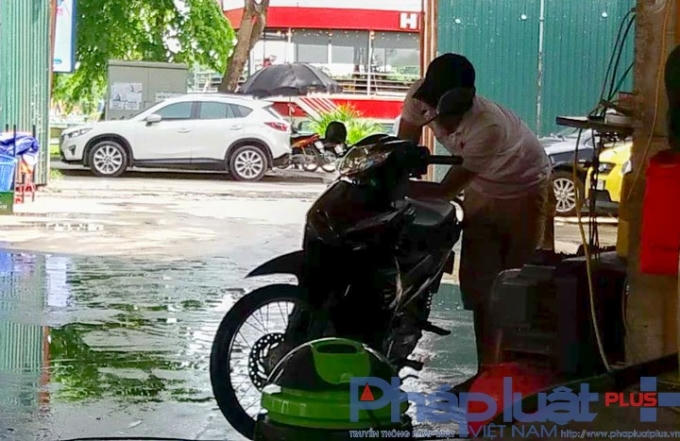 Mức giá trông xe ô tô từ 1 đến 1,5 triệu đồng/xe/tháng.