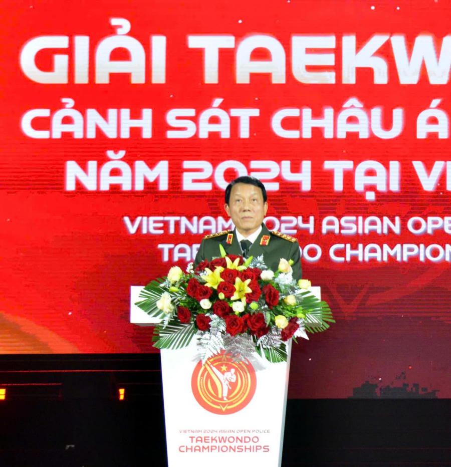 Bộ Trưởng Bộ Công an Lương Tam Quang phát biểu tại lễ khai mạc.