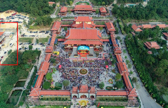 Toàn cảnh chùa Ba Vàng (ô kẻ đỏ là nơi giải vong)