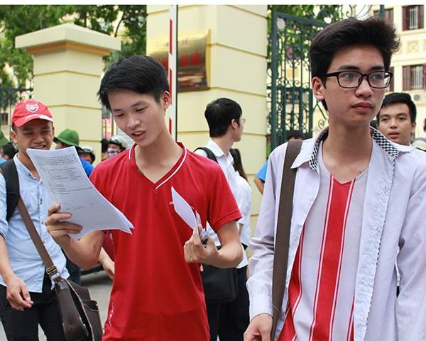 Cả nước có gần 900.000 thí sinh tham dự kỳ thi THPT Quốc gia 2016 thì chỉ có 100 bài thi đạt điểm 10. 