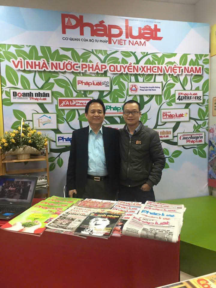 Nhà báo Đặng Ngọc Luyến - nguyên Phó Tổng Biên tập Báo Pháp luật Việt Nam và nhà báo Trần Ngọc Hà - Phó Tổng Biên tập.