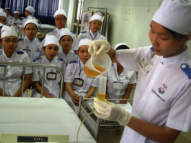 Sinh viên học ngành điều dưỡng tại trường ĐH Nguyễn Tất Thành