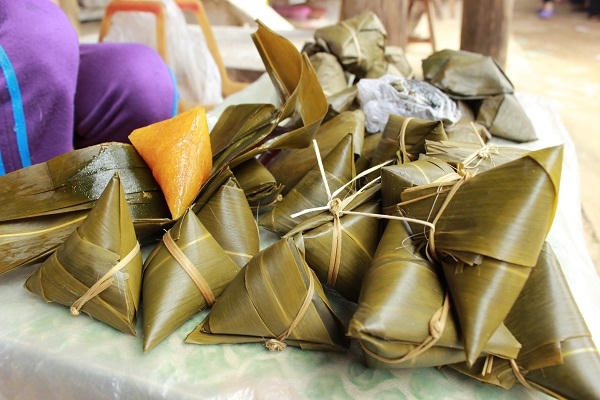 Bánh tro hay còn được gọi là bánh gio. Đây là một trong những loại bánh đặc trưng của người dân bản địa. Ảnh: Như Trường.