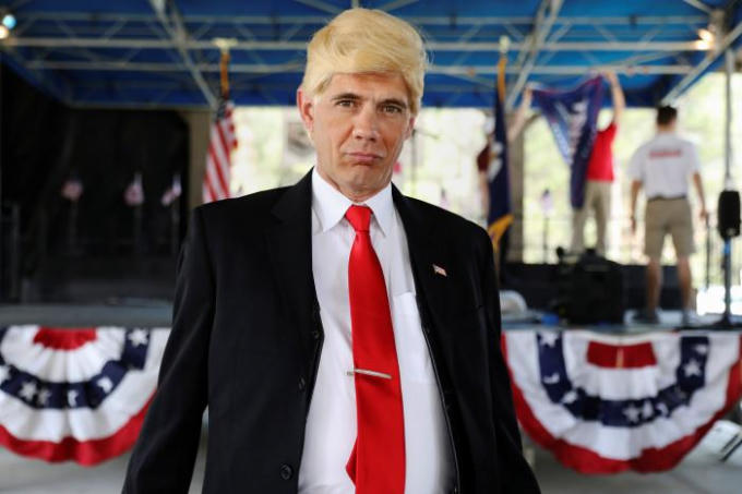 Anh Bobby Blaze đóng giả làm Tổng thống Mỹ Donald Trump trong cuộc tuần hành ở bang Louisiana.