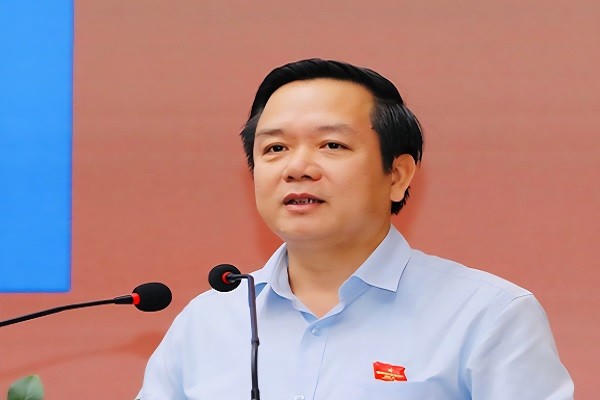Ông Phạm Quang Ngọc, Phó Bí thư, Chủ tịch UBND tỉnh Ninh Bình phát biểu tại kỳ họp.