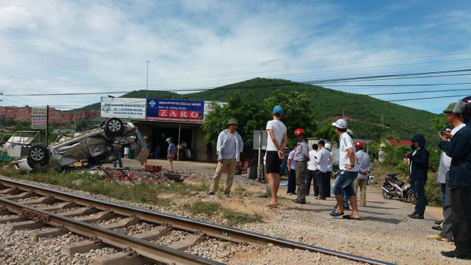 Hiện trường nơi xảy ra vụ tai nạn kinh hoàng.