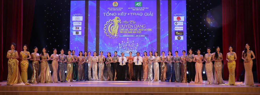 Thí sinh và Ban tổ chức cuộc thi Hoa khôi “Duyên dáng công chức, viên chức, người lao động” tỉnh Kiên Giang năm 2025.