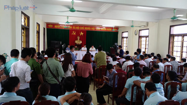 Buổi đối thoại đã lộ ra nhiều sai phạm trong việc mua xe của Cty Chiến Thắng. (Ảnh: A.Thắng)