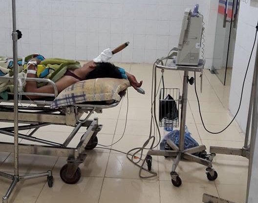 Nạn nhân đang nằm viện trong tình trạng nguy kịch.