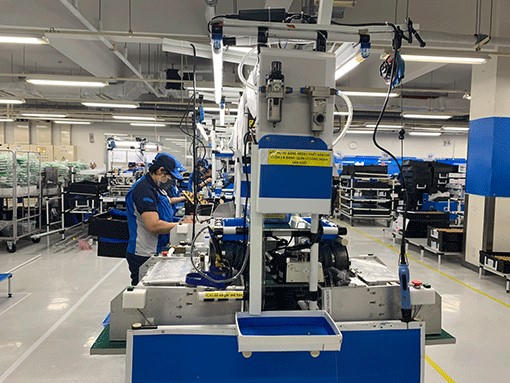 Sản xuất tại Công ty TNHH Omron, KCN VSIP II.