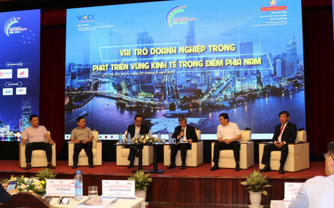Các chuyên gia, đại biểu cùng nhau thảo luận. (Ảnh: Báo Dân sinh)
