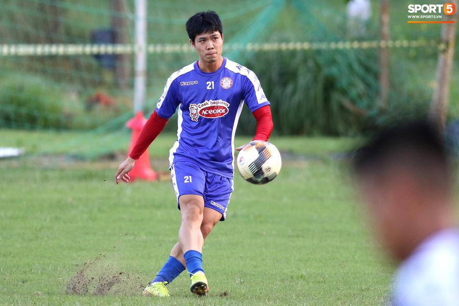 Thủ môn Bùi Tiến Dũng vắng mặt bí ẩn trong ngày đội TP.HCM có ban huấn luyện mới - Ảnh 8.
