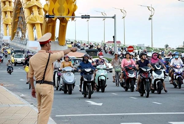 Lực lượng Cảnh sát giao thông Đà Nẵng đã phát hiện, lập biên bản xử lý và xử phạt hàng trăm trường hợp vi phạm an toàn giao thông trong kỳ nghỉ Tết Nguyên Đán