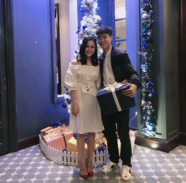 Duy Mạnh và Quỳnh Anh được nhận xét là đôi trai tài gái sắc.