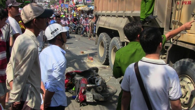 Giao thông ùn tắc qua khu vực bị TNGT.