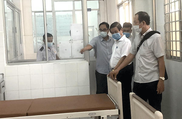 Lãnh đạo Cần Thơ kiểm tra điều kiện, cơ sơ vật chất của các khu cách ly. ảnh báo Cần Thơ.